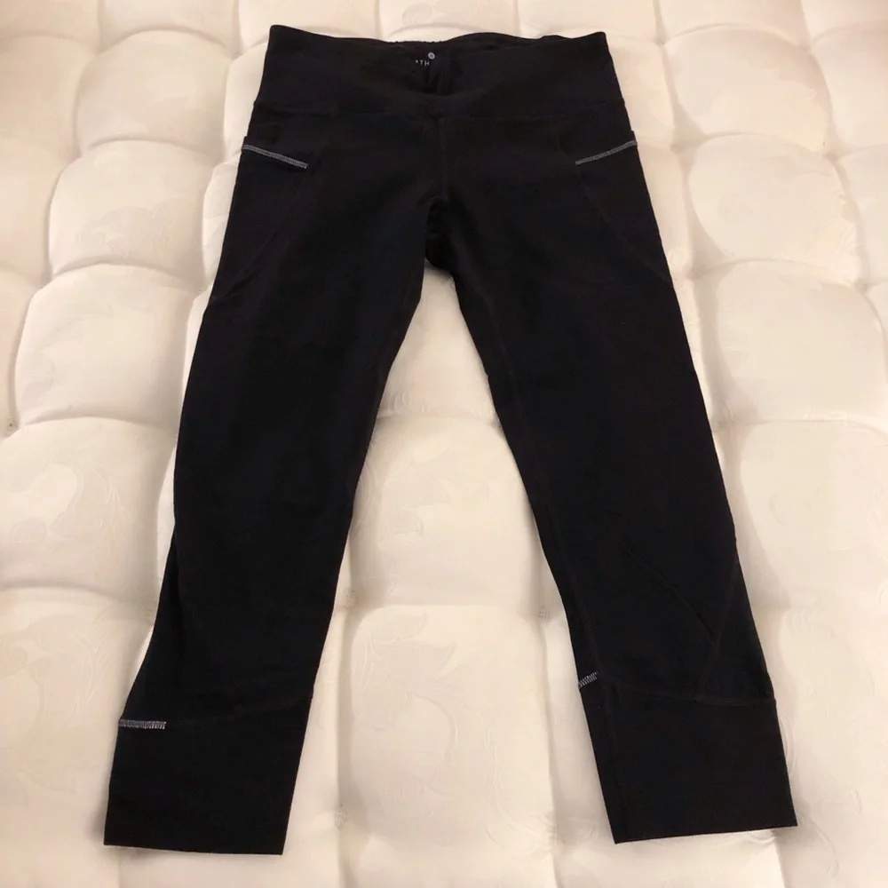 Athleta Relay 2.0 Black Compression Capri Leggings (size Small) - Picture 2 of 8